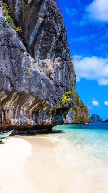 A stunning view of Palawan with rocky cliffs and clear turquoise water, HD Mobile Wallpaper