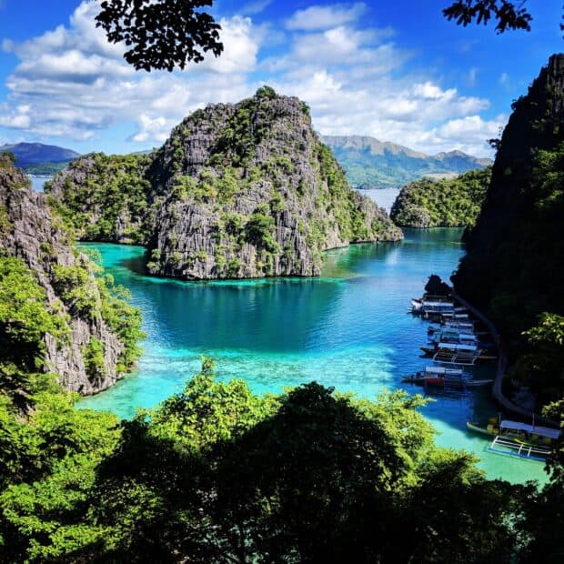 A stunning view of Palawan surrounded by clear turquoise waters and lush greenery, HD Desktop Wallpaper
