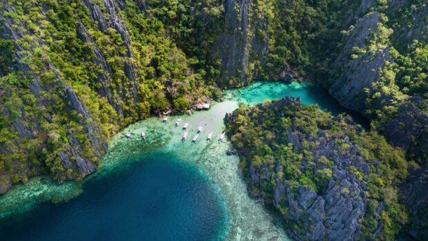 Aerial view of clear water and limestone cliffs in Palawan, HD Desktop Wallpaper