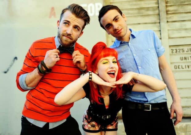 The Paramore band members are posing happily outdoors, HD Desktop Wallpaper