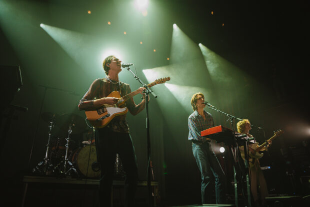 The Parcels band is performing live playing instruments and singing, HD Desktop Wallpaper