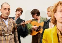 The Parcels band is performing with acoustic guitars in stylish outfits, HD Desktop Wallpaper
