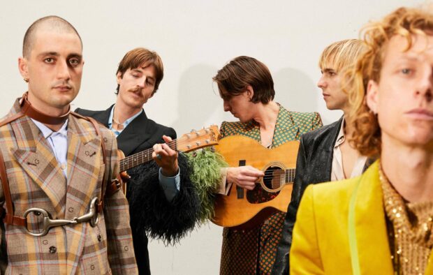 The Parcels band is performing with acoustic guitars in stylish outfits, HD Desktop Wallpaper
