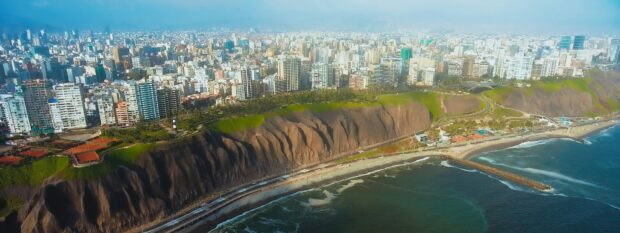 A panoramic view of the coastal city in Peru with cliffs and ocean waves, 4K Desktop Wallpaper