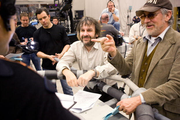 Peter Jackson is smiling and interacting with crew members during filming, HD Desktop Wallpaper