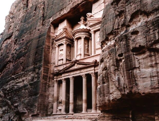 The Petra Jordan ancient tomb carved into the rose red cliffs, HD Desktop Wallpaper