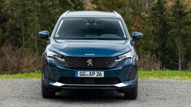 The Peugeot 5008 is shown in front view with a detailed grille and headlights, 4K Desktop Wallpaper