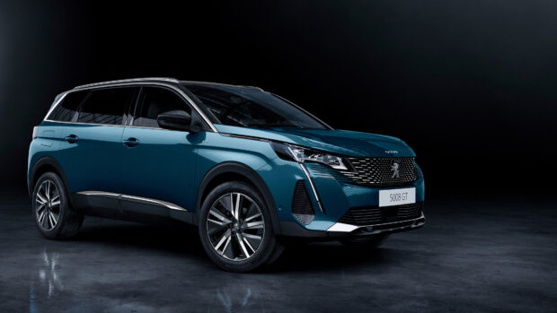 The Peugeot 5008 car features a sleek blue finish and stylish modern exterior details, 4K Desktop Wallpaper