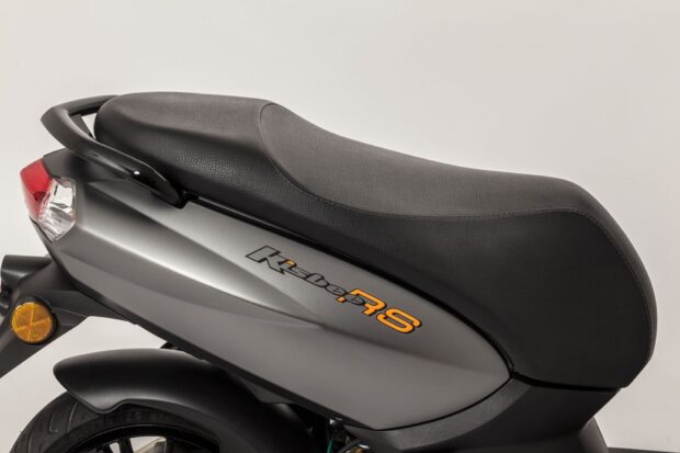 The Peugeot Kisbee scooter features a sleek black seat with modern styling, HD Desktop Wallpaper