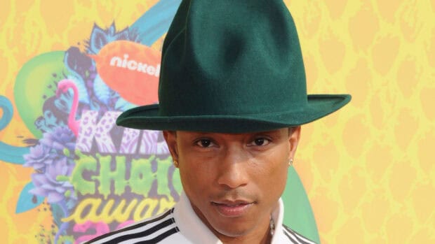 Pharrell Williams is wearing a green hat and white jacket at an event, 4K Desktop Wallpaper