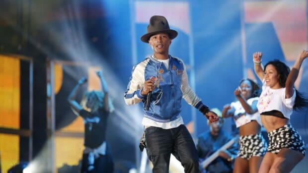 Pharrell Williams is performing live with dancers in the background, HD Desktop Wallpaper