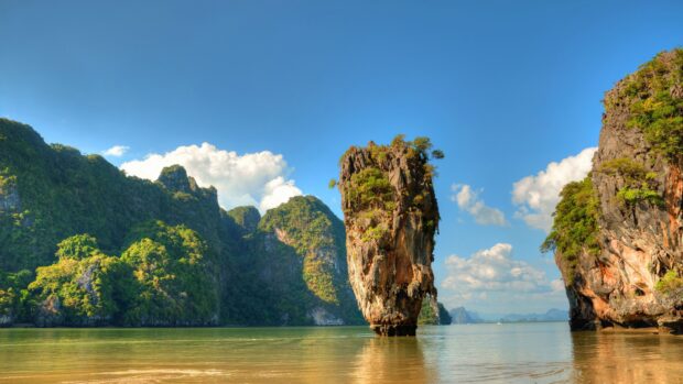 A stunning rock formation rises from calm waters in Phuket landscapes, 4K Desktop Wallpaper