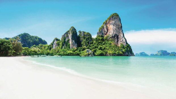 Clear turquoise water and lush limestone cliffs at Phuket, HD Desktop Wallpaper