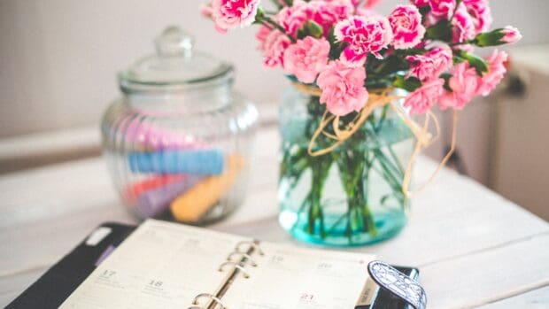 Cool Girly Wallpapers, 2K Desktop Wallpaper