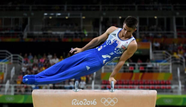 A gymnast is performing a routine on the pommel horse during Rio 2016 Olympics, 2K Desktop Wallpaper