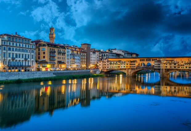 Italy, The Ponte Vecchio reflects beautifully on the water under a dramatic evening sky, HD Desktop Wallpaper