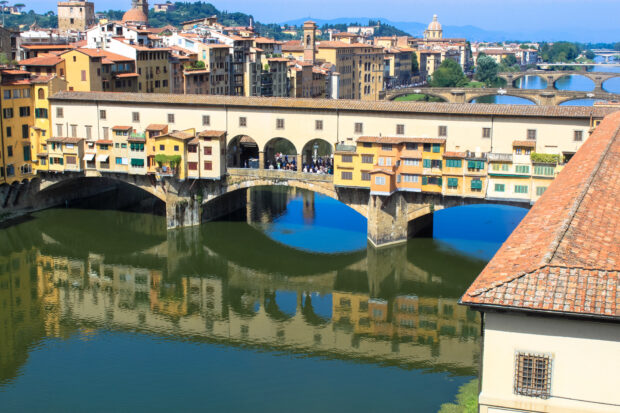 The Ponte Vecchio bridge reflects beautifully over the river, Ponte Vecchio Wallpapers, HD Desktop Wallpaper