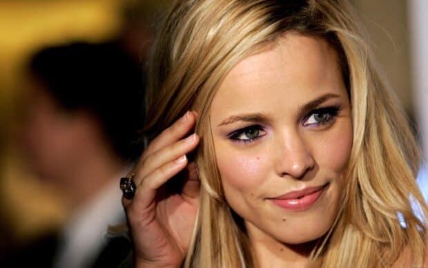 Rachel Mcadams is smiling with her hand near her face, HD Desktop Wallpaper