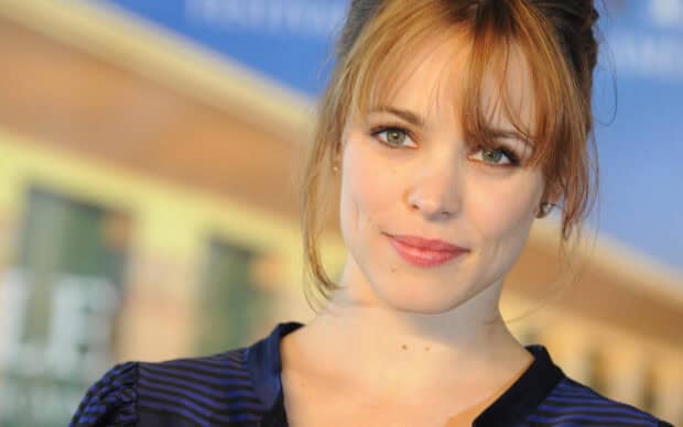 Rachel Mcadams has a gentle smile with natural makeup and soft lighting, HD Desktop Wallpaper