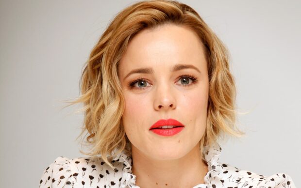 Rachel Mcadams with short blonde hair and red lipstick looking at the camera, HD Desktop Wallpaper
