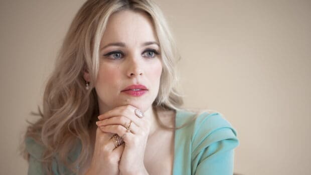 Rachel Mcadams is wearing a turquoise dress and looking thoughtfully into the distance, HD Desktop Wallpaper