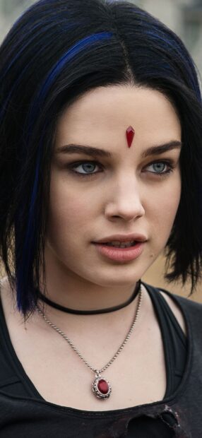 A close up of Raven with dark hair and a red gem on her forehead from Titans Tv Series, HD Mobile Wallpaper