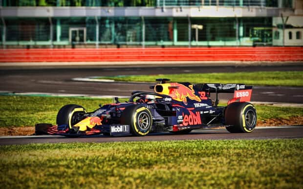 A Red Bull Racing F1 car speeds around a racetrack during a race event, 2K Desktop Wallpaper