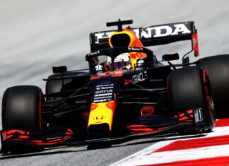 A Red Bull Racing F1 car races on a circuit during an F1 event, 4K Desktop Wallpaper
