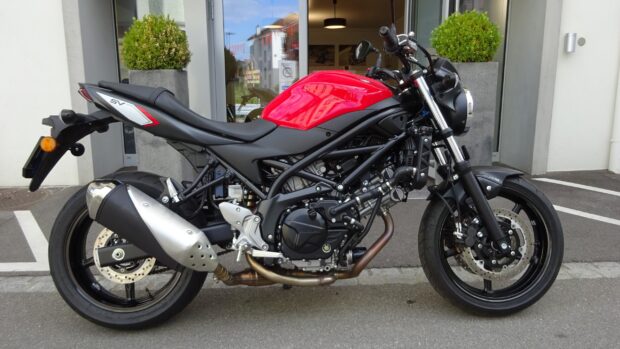 Suzuki Sv650 Wallpapers displayed outdoors, 2K Desktop Wallpaper