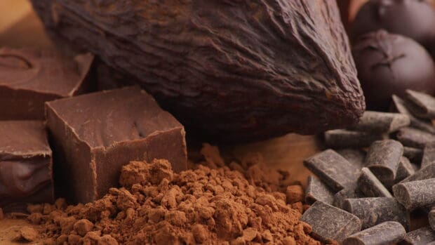 Rich cocoa beans and chocolate pieces highlight the textures of Cocao Wallpapers, 4K Desktop Wallpaper