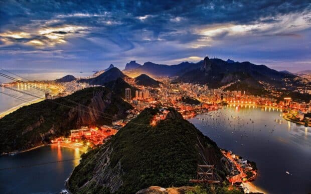 Rio De Janerio Wallpapers show the vibrant city and mountains at dusk, 2K Desktop Wallpaper