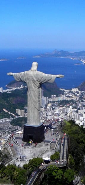 The famous statue overlooks Rio De Janeiro city and ocean view, HD Phone Wallpaper