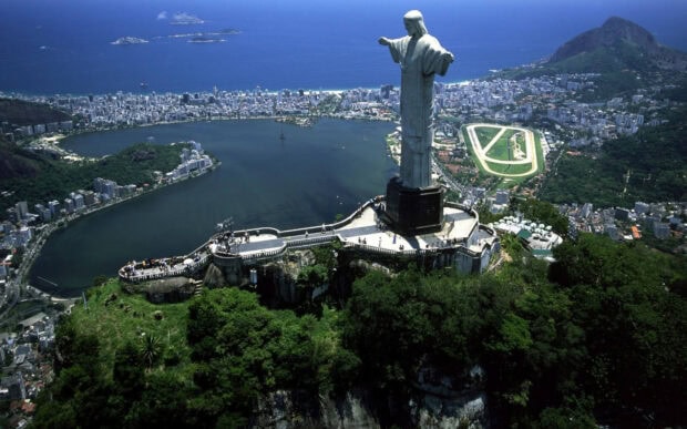 The Christ the Redeemer statue overlooks Rio de Janeiro city and Guanabara Bay, HD Desktop Wallpaper
