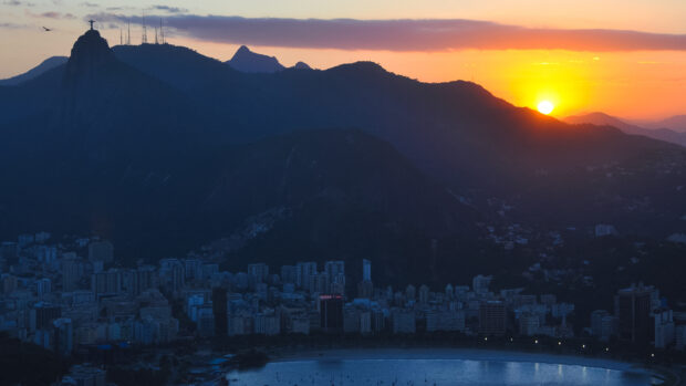 A stunning Rio De Janerio Wallpapers sunset over the city and mountains, 4K Desktop Wallpaper