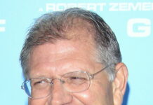 A close up portrait of Robert Zemeckis smiling in a suit and glasses, HD Desktop Wallpaper