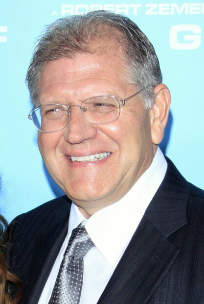 A close up portrait of Robert Zemeckis smiling in a suit and glasses, HD Desktop Wallpaper