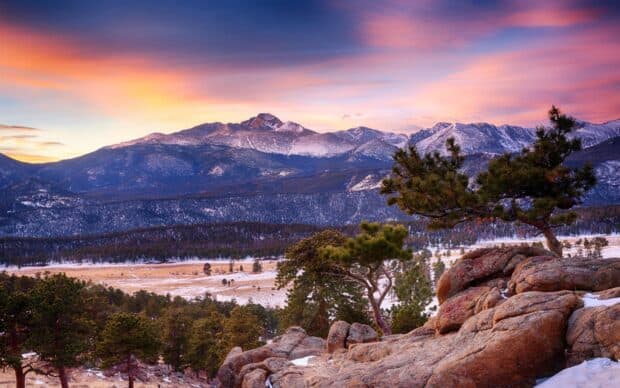 A scenic view of Rocky Mountain National Park with colorful sunset and snowy rocks, HD Desktop Wallpaper