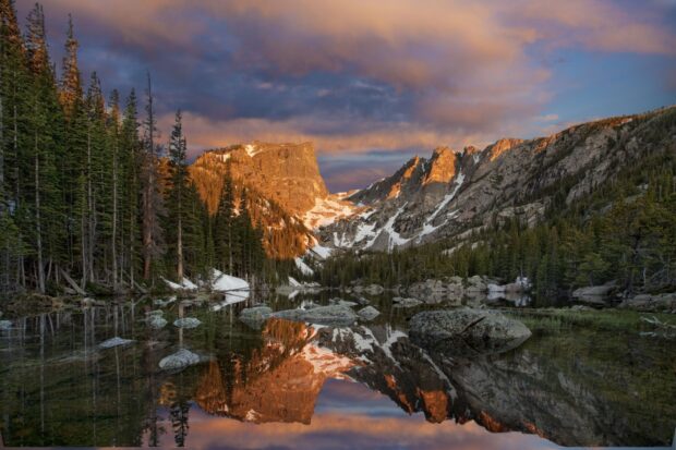 The rocky mountains reflect beautifully in the clear water at Rocky Mountain National Park, HD Desktop Wallpaper