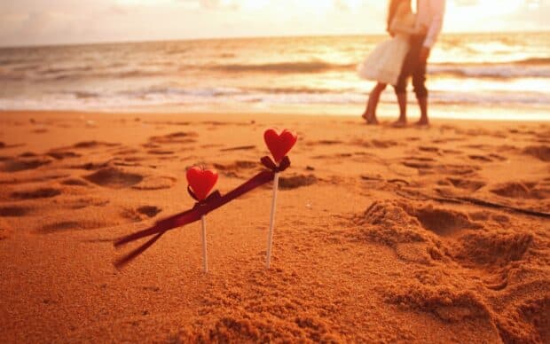 Two love couple wallpapers near the sea at sunset, HD Desktop Wallpaper