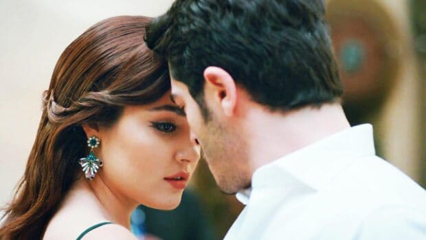 Hande Ercel is gazing closely with a man in this intimate scene, HD Desktop Wallpaper