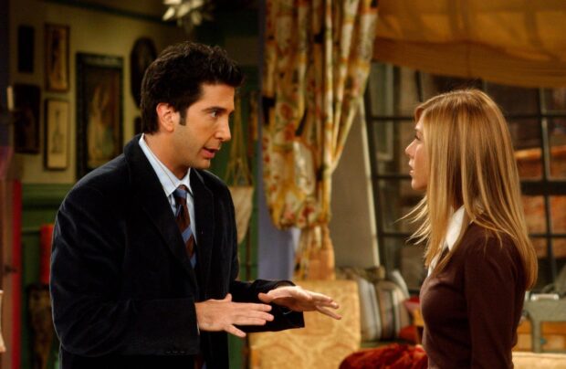 Ross is explaining something to Rachel in the apartment, HD Desktop Wallpaper