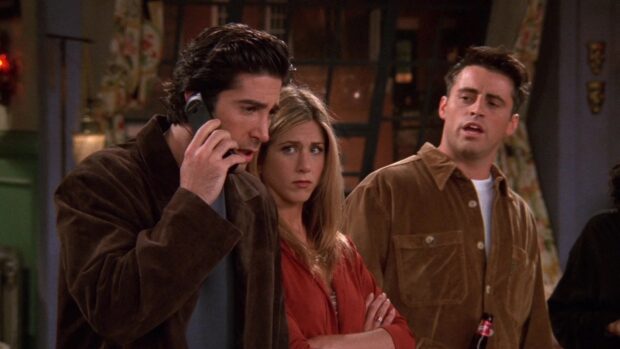 Ross talks on the phone while Rachel and Joey listen, HD Desktop Wallpaper