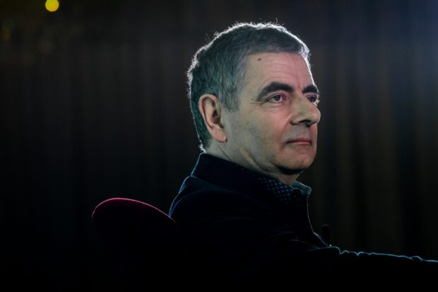 Rowan Atkinson wallpapers shows a man sitting calmly with a focused expression, HD Desktop Wallpaper