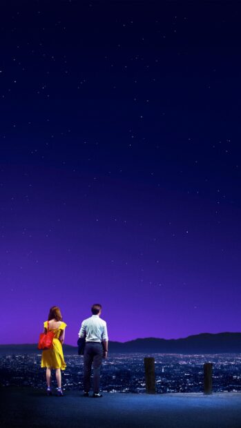 A man and woman looking over a cityscape under a starry night sky featuring Ryan Gosling La La Land, 2K Phone Wallpaper