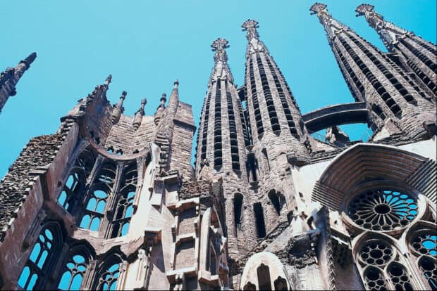 The Sagrada Familia shows intricate towers and gothic windows against the clear sky, HD Desktop Wallpaper