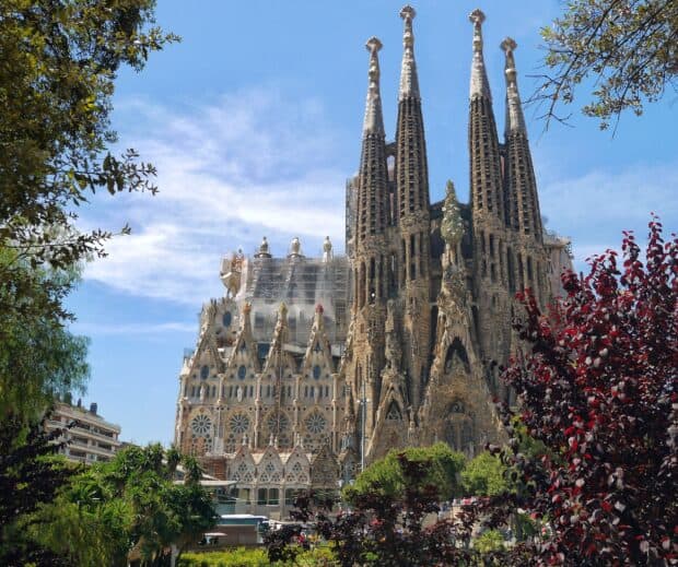 The Sagrada Familia architectural masterpiece stands tall under a bright blue sky, HD Desktop Wallpaper