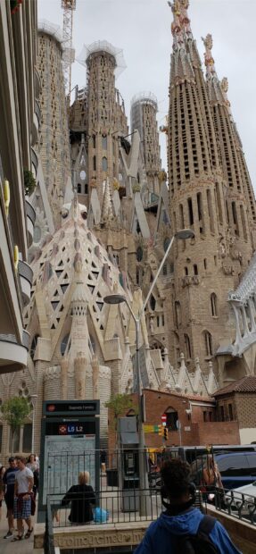 The Sagrada Familia towers feature detailed stone carvings and unique architectural elements, 2K Mobile Wallpaper