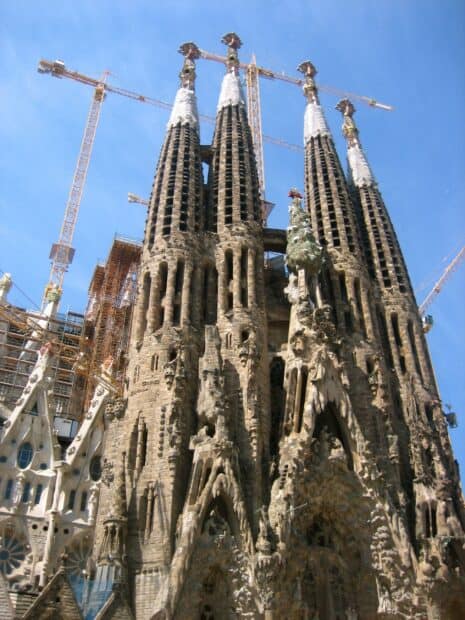 The Sagrada Familia architecture stands tall with intricate details and construction cranes, 2K Mobile Wallpaper