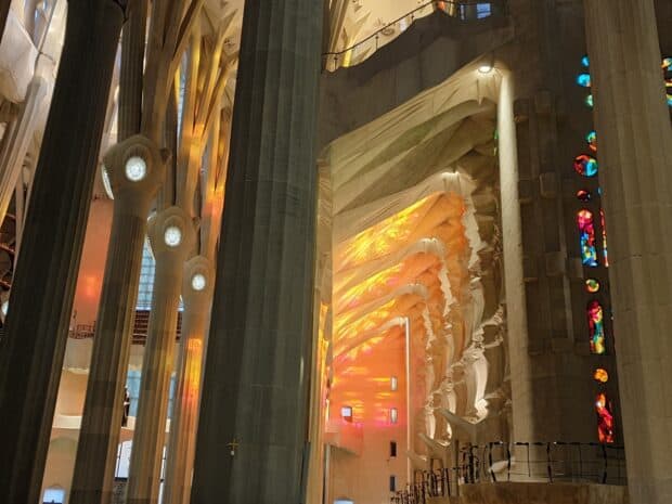 The interior columns shine with colorful light from the Sagrada Familia windows, HD Desktop Wallpaper