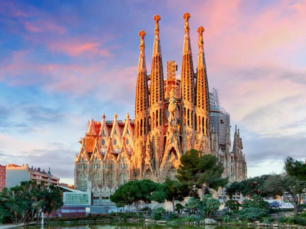 The Sagrada Familia shows intricate design under a colorful sky, HD Desktop Wallpaper